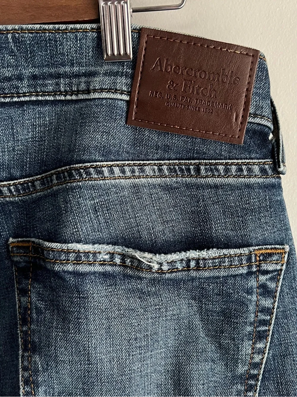 NWT Abercrombie & Fitch Rustin Athletic Skinny Jeans Distressed 31x30 Stretch